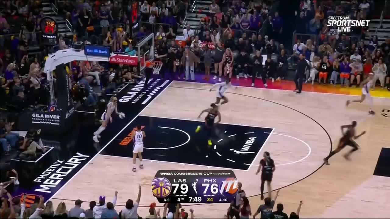 Kahleah Copper hits the basket