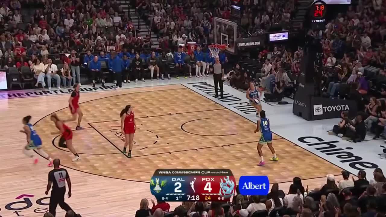 Carla Leite makes the bucket