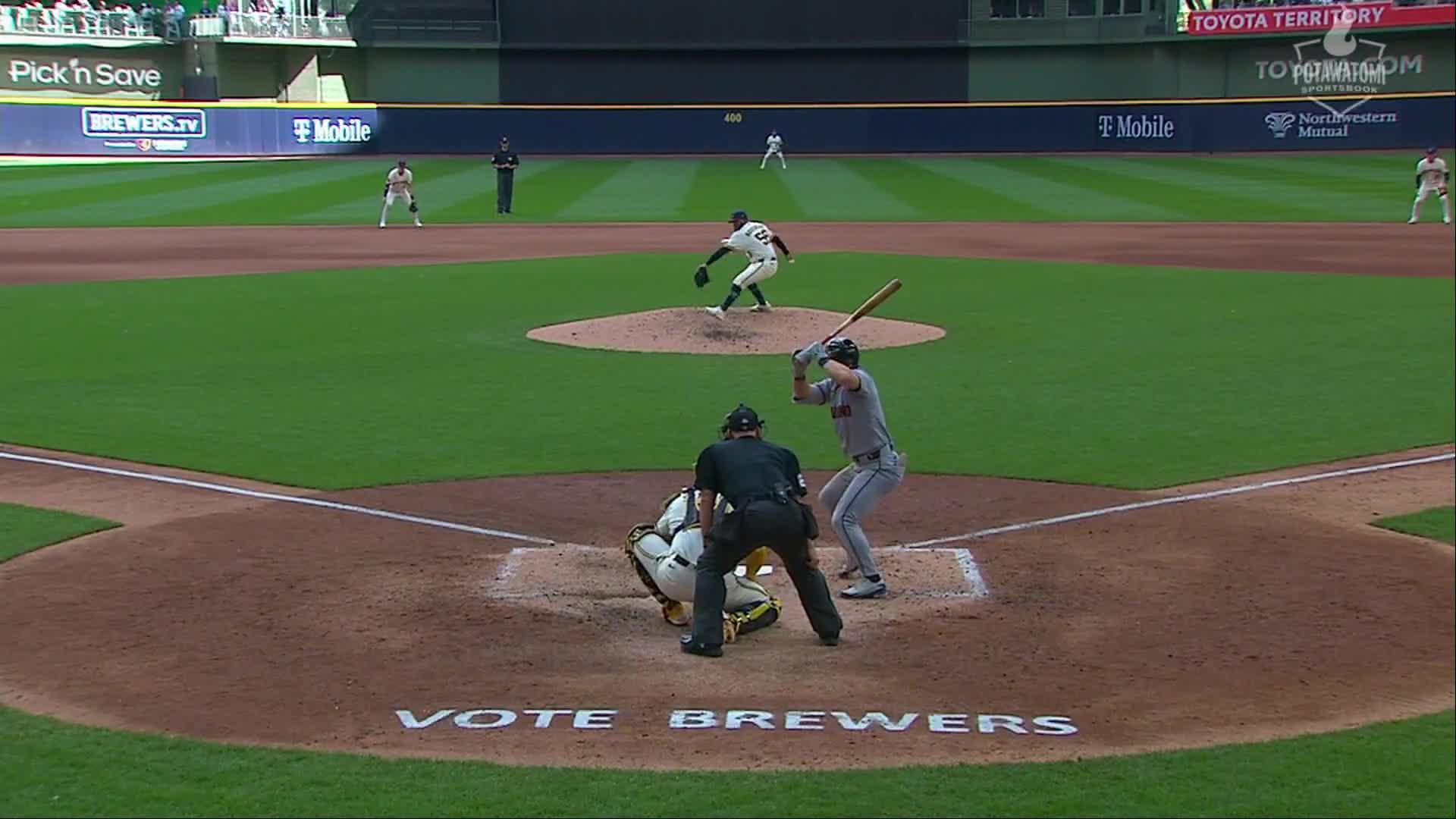 Travis Bazzana crushes a home run