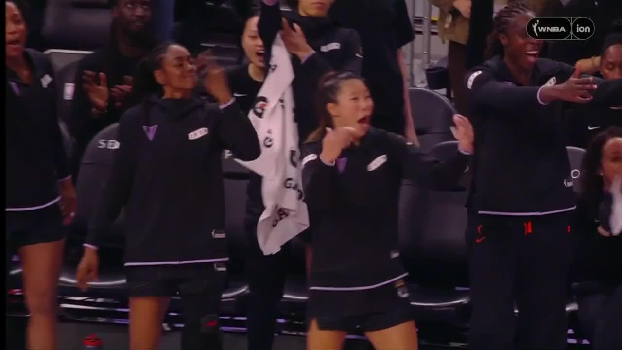 Cecilia Zandalasini sinks it from downtown