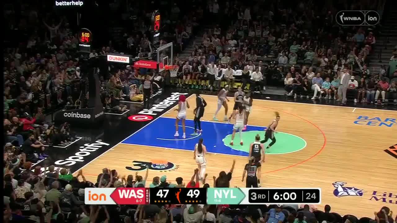 Leonie Fiebich sinks it from downtown