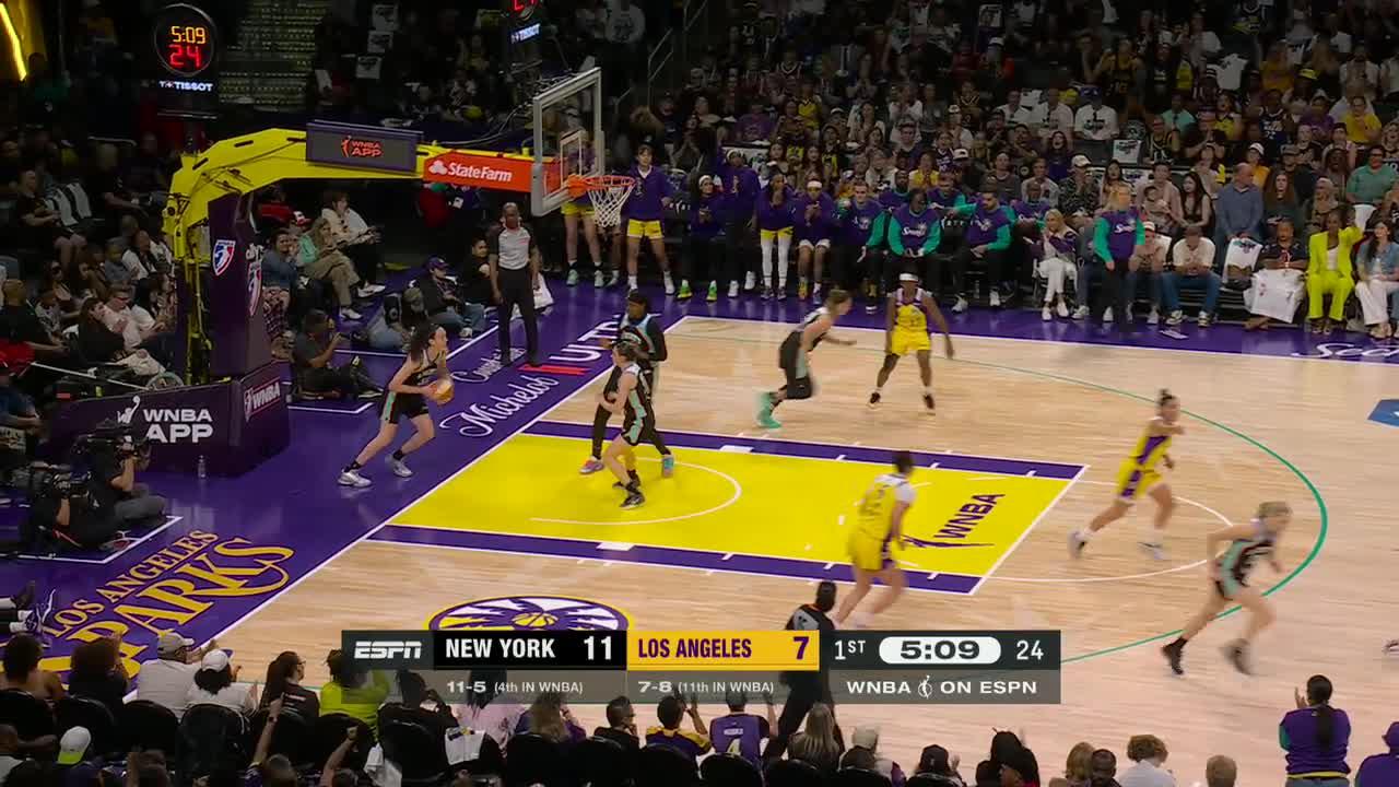 Kelsey Plum knocks down the shot