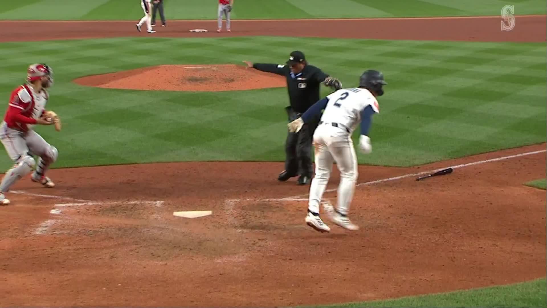 Victor Robles hits an RBI single