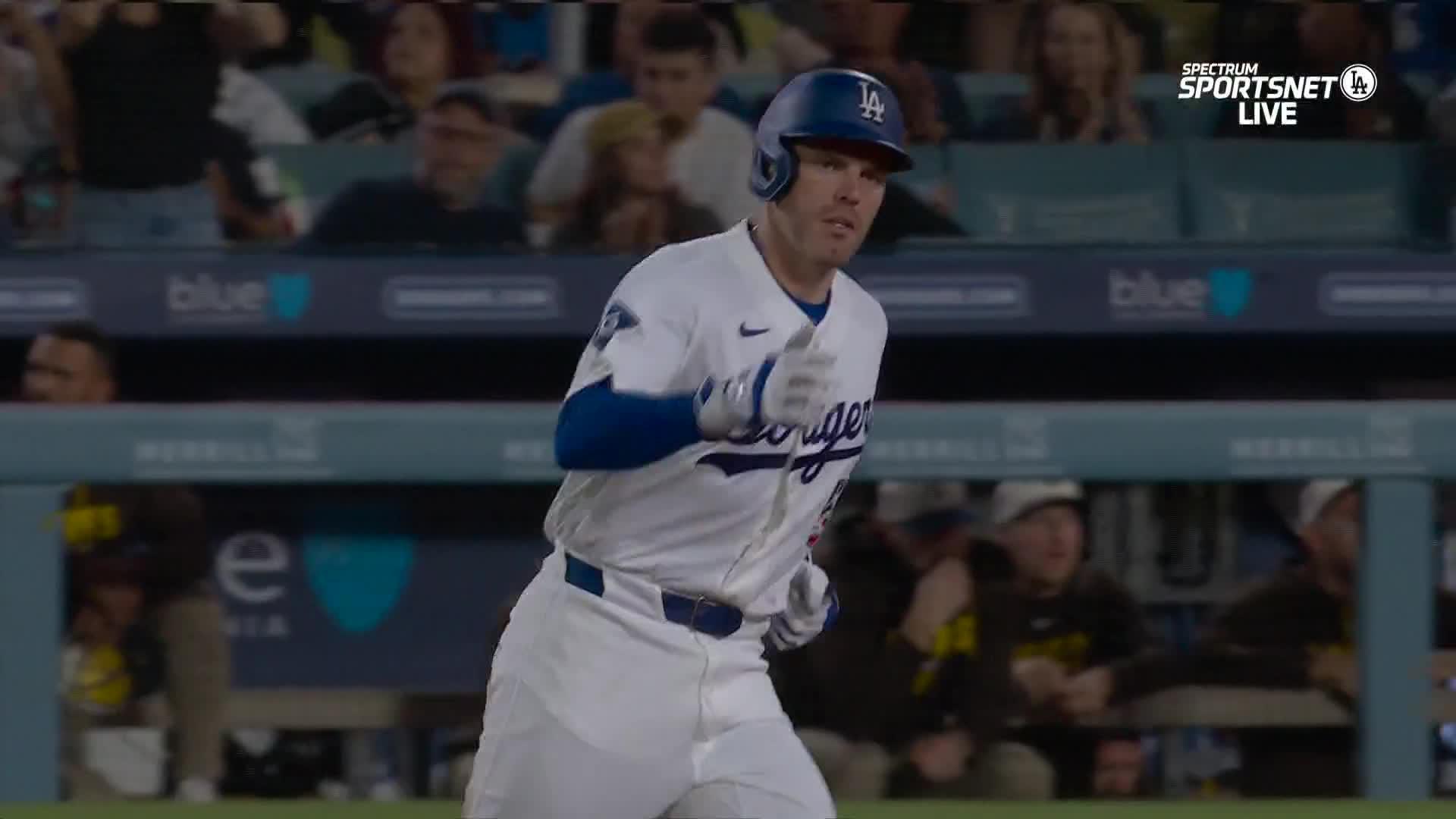 Freddie Freeman smashes a home run