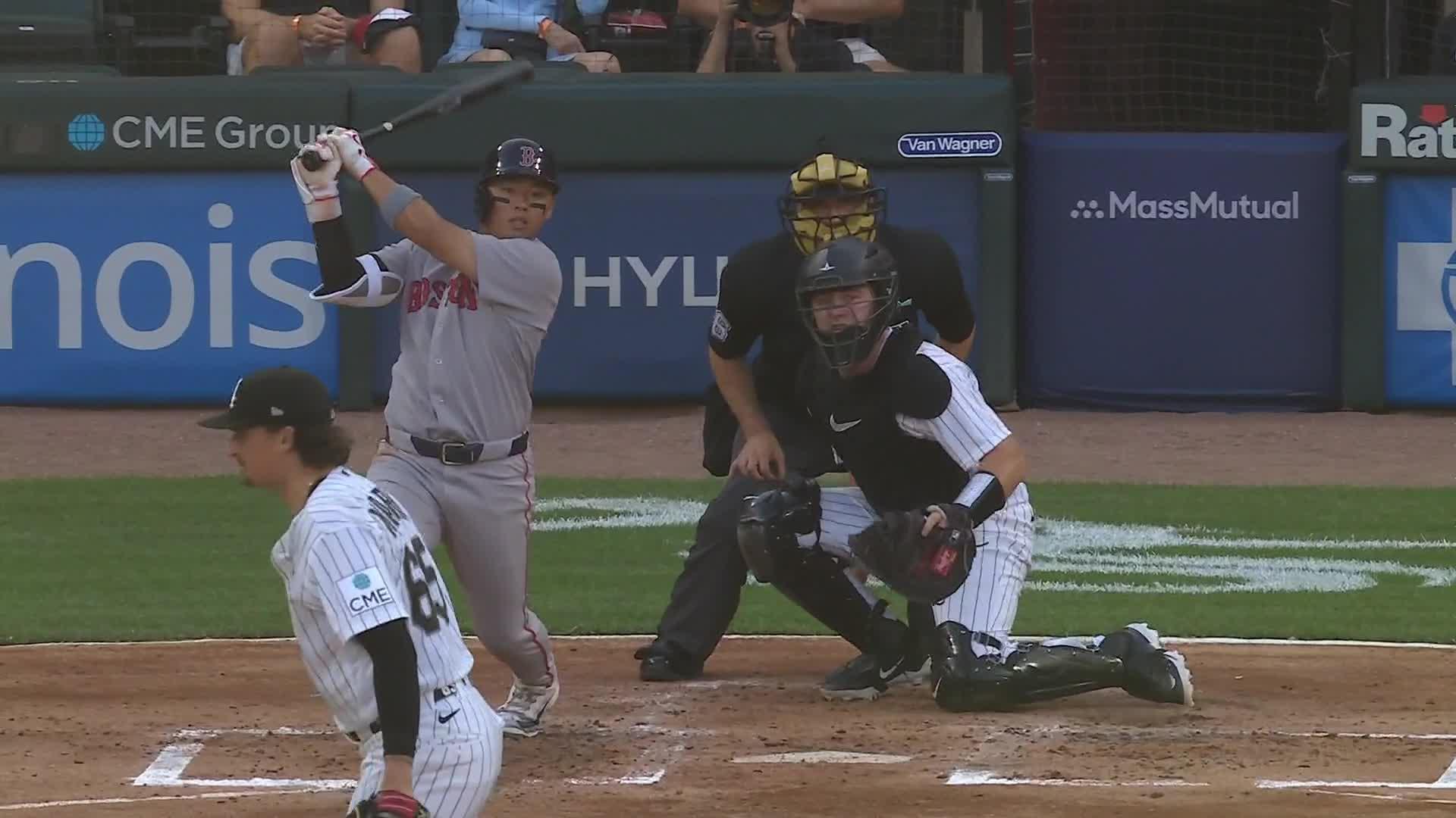 Tsung-Che Cheng hits an RBI single