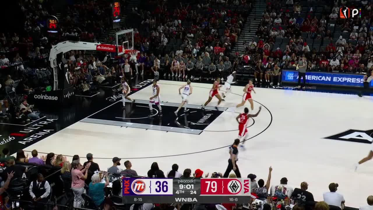 Justine Pissott nails the 3-pointer