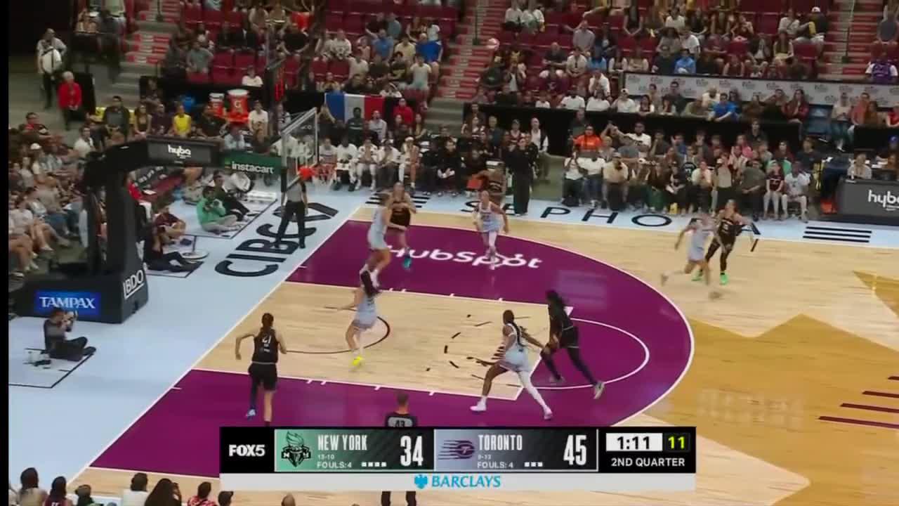 Sabrina Ionescu nails the 3-pointer