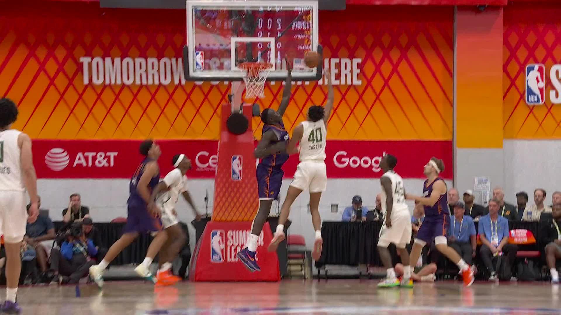 Khaman Maluach elevates for the big-time block