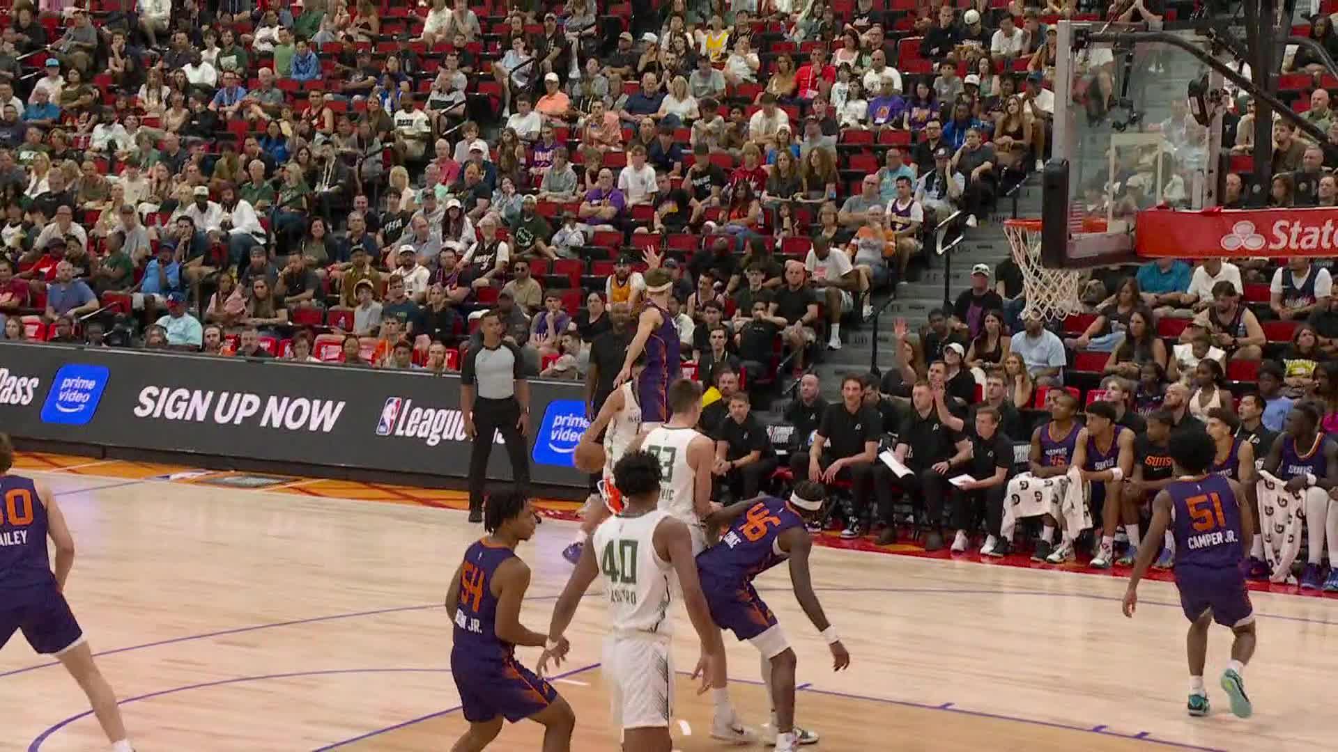 Brayden Burries hits the 3-pointer vs. Phoenix Suns