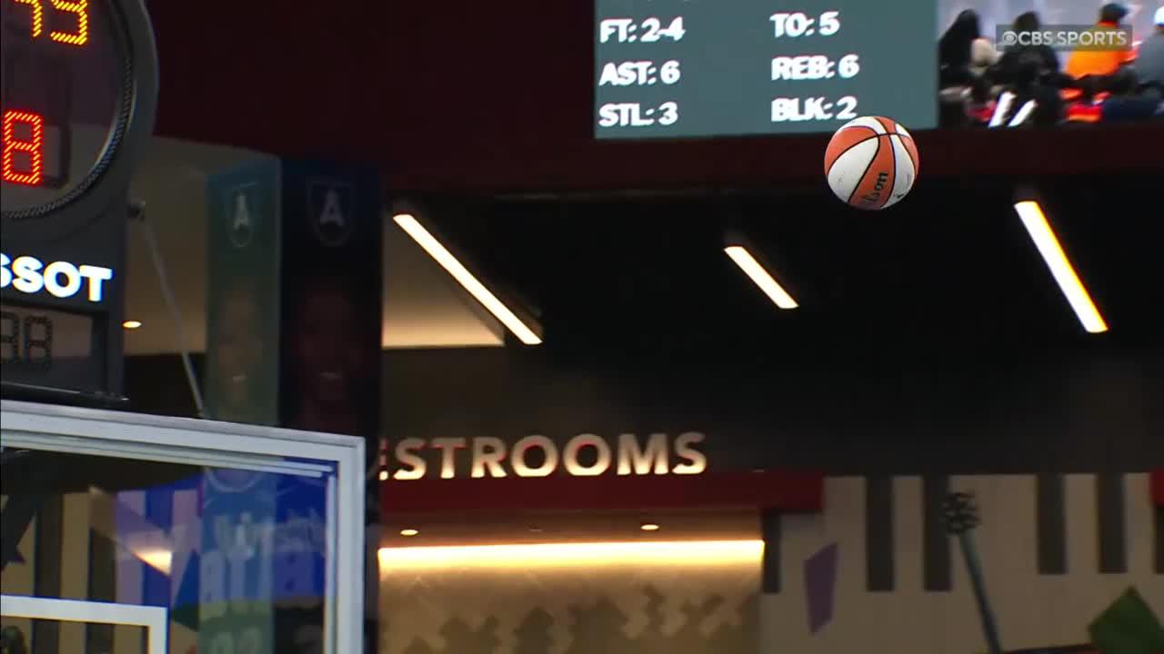 Rhyne Howard drains 3-pointer