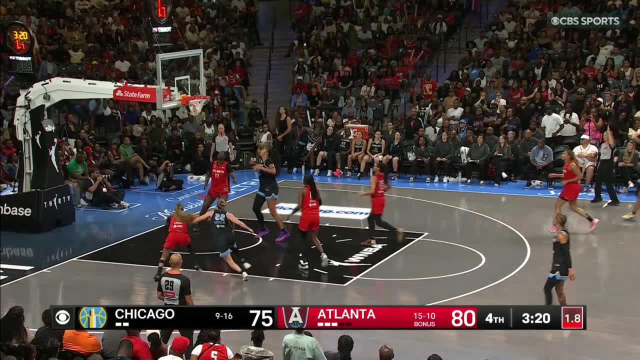 Sydney Taylor nails the 3-pointer