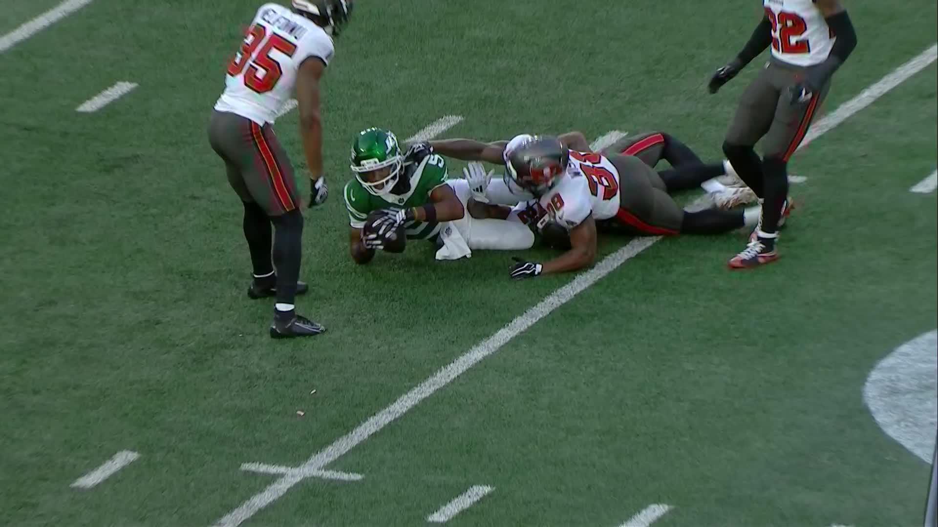 Rookie Cade Klubnik leads 2 scoring drives after Geno Smith is scratched in Jets' 24-16 loss to Bucs