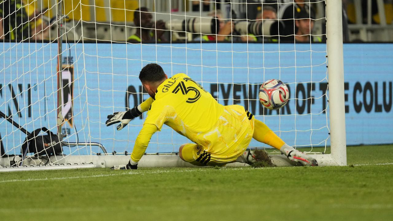 Whoops! Montreal keeper gifts Columbus a goal after whiffed clearance
