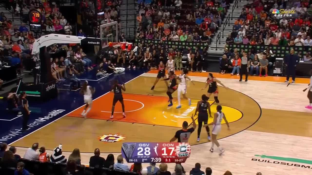 Gabby Williams knocks down the 3-pointer