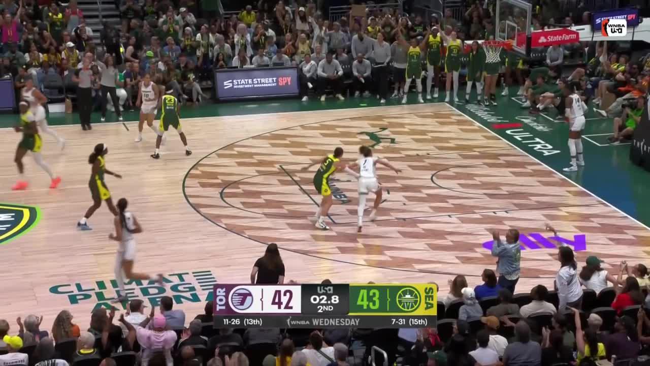 Awa Fam drains 3-pointer