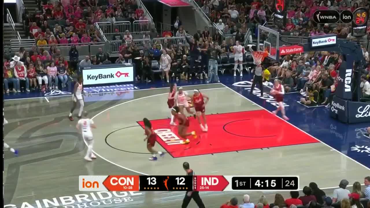 Ashlon Jackson knocks down the 3-pointer