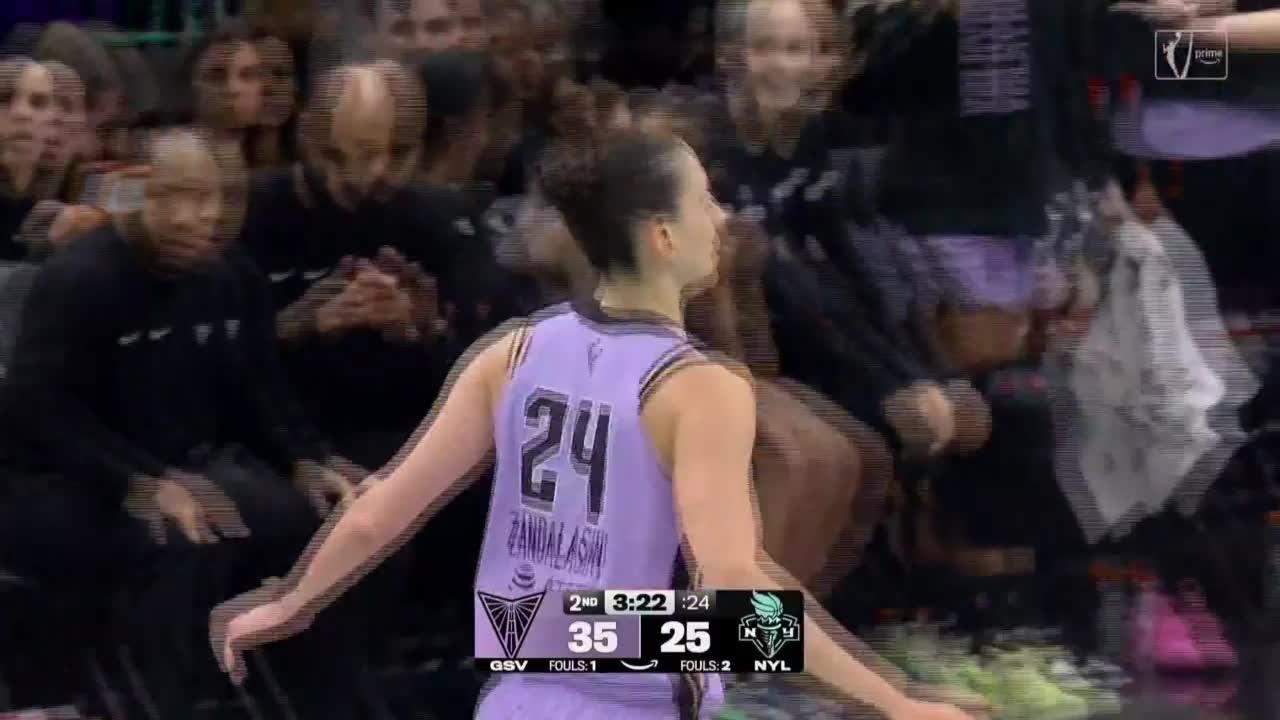 Cecilia Zandalasini drains it from downtown
