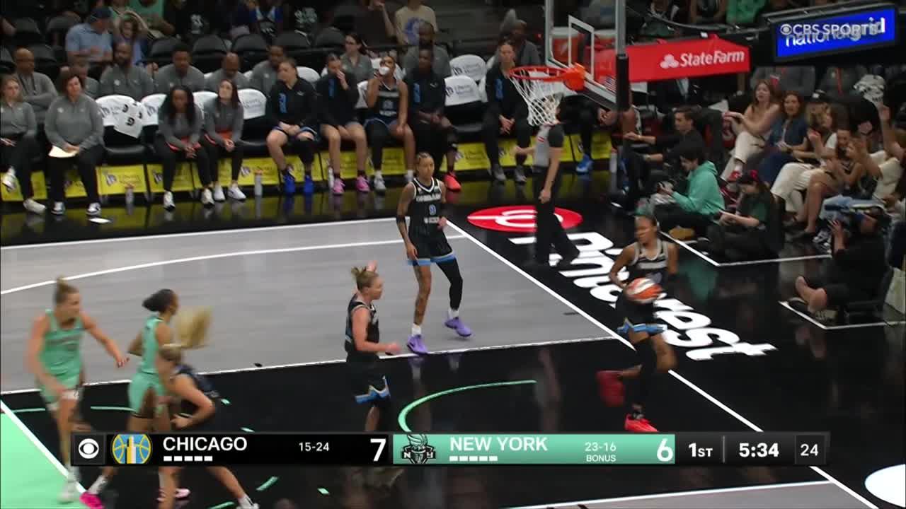 Jonquel Jones drains 3-pointer
