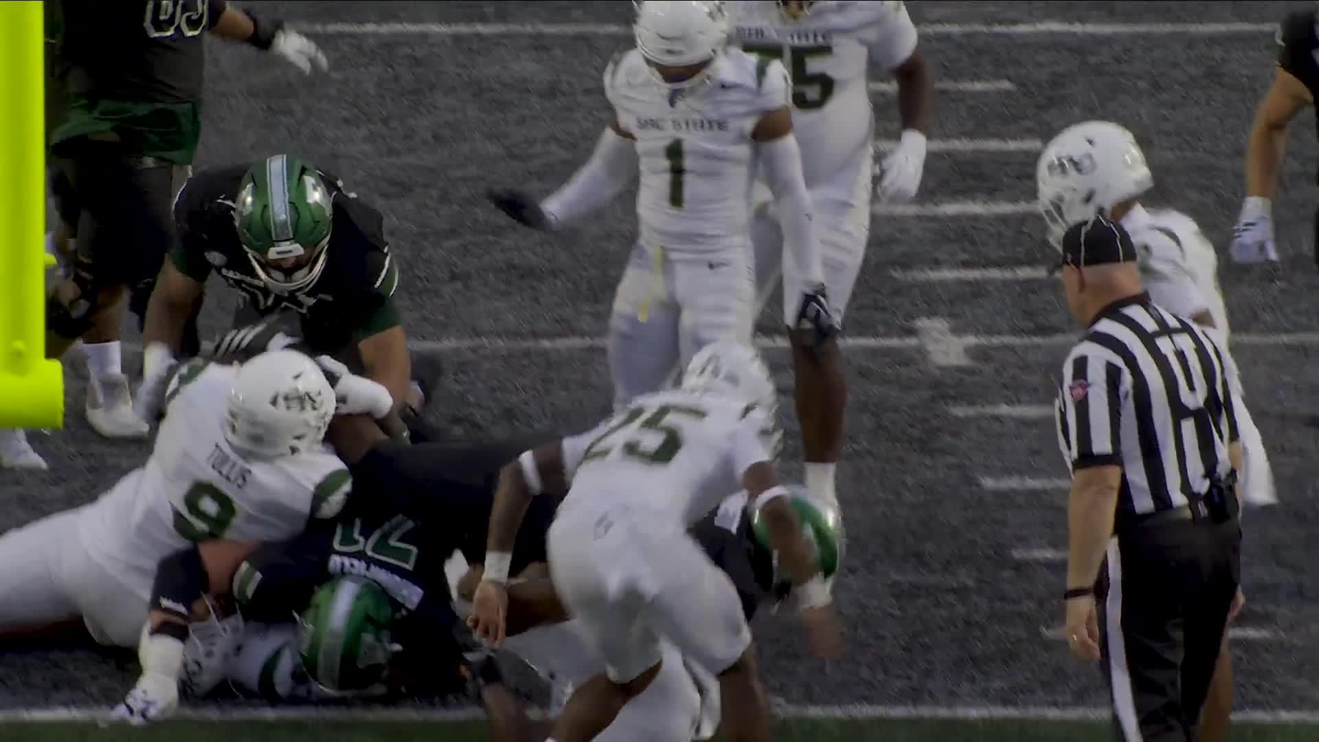 End Zone! Braydon Bennett scores 7-yard touchdown