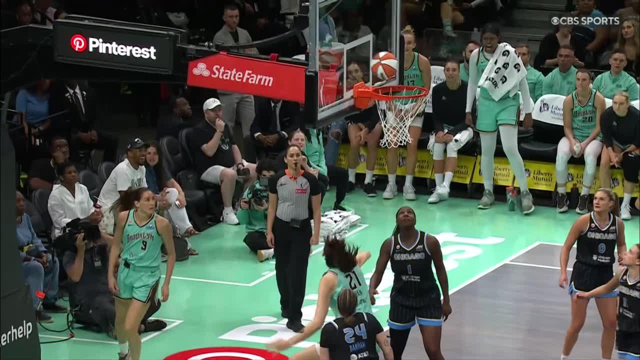 Han Xu gets the and-1 to fall