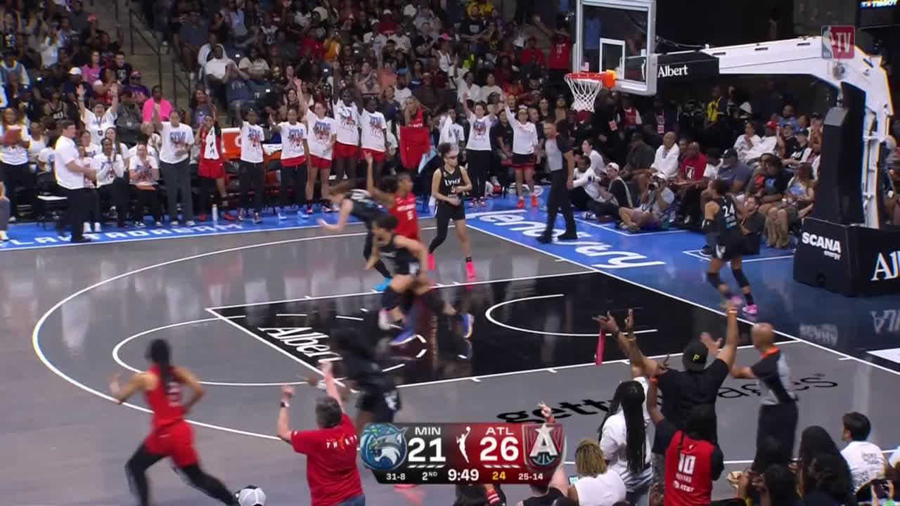 Allisha Gray drains trey