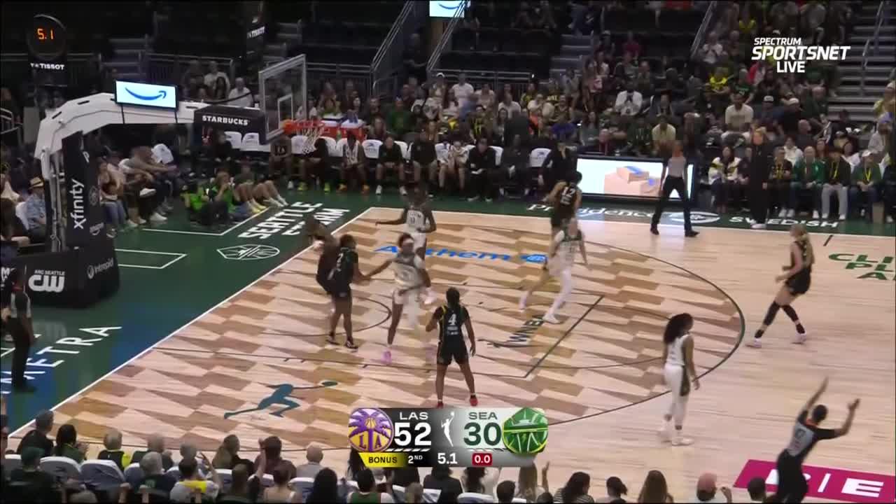 Jade Melbourne drains trey