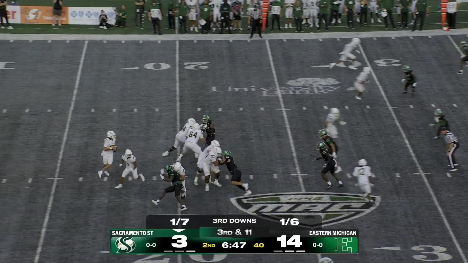Quincy Byas drops opposing QB for the sack