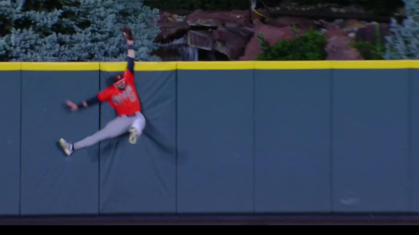 Catch of the year? Colton Cowser robs HR to win it for the Orioles