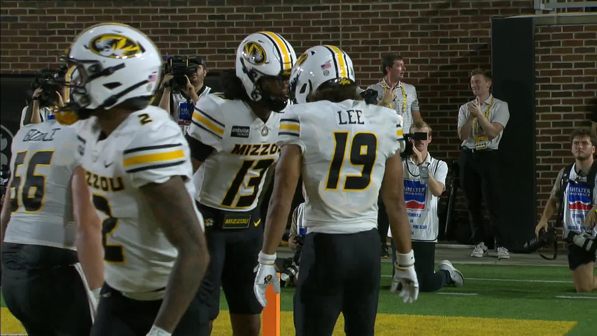 Simmons throws 4 TD passes in debut as No. 25 Missouri beats Arkansas-Pine Bluff 54-14