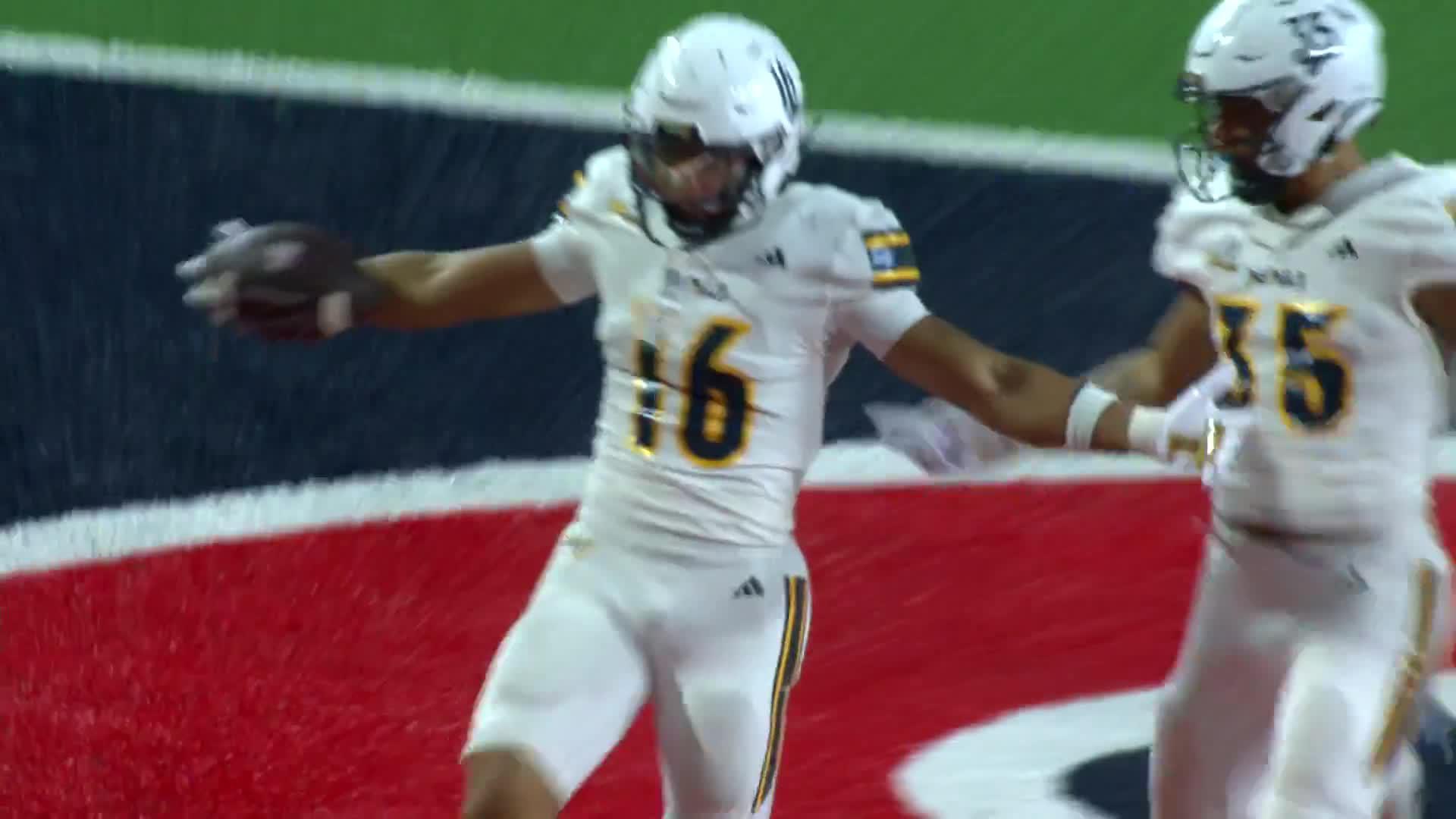 Noah Fifita throws for 2 TDs, Arizona opens season with 35-7 blowout of Northern Arizona