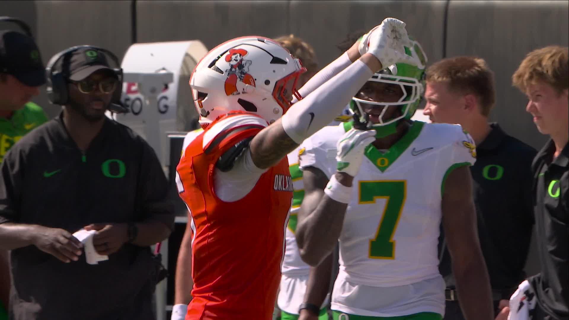 Oklahoma State stuns No. 6 Oregon 39-31, ending 21-game skid against FBS opponents