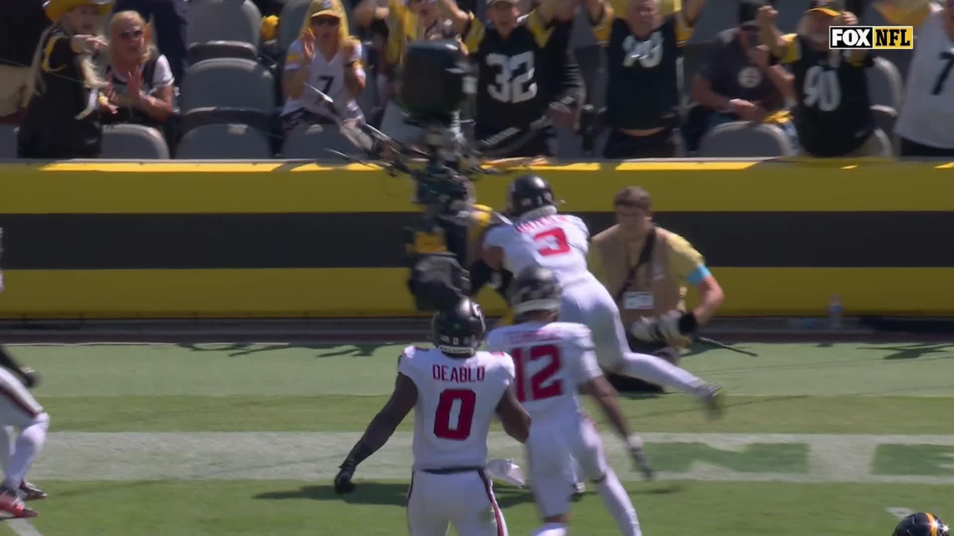 Aaron Rodgers scrambles, hits Pat Freiermuth for a TD