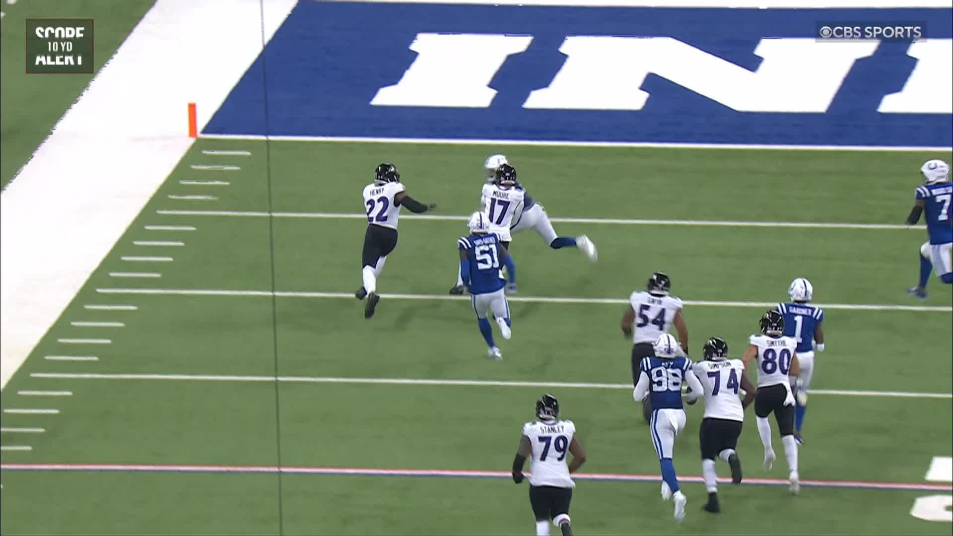 Derrick Henry stiff-arms defender for 32-yard TD
