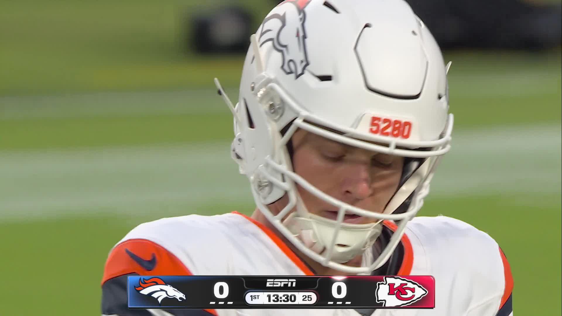 Walker runs all over Denver, Mahomes looks healthy as Chiefs beat up Broncos 31-10
