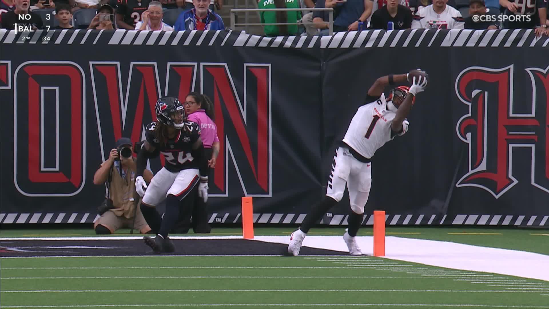 Ja'Marr Chase scores 2 TDs on passes from Joe Burrow to lead the Bengals past the Texans 20-6