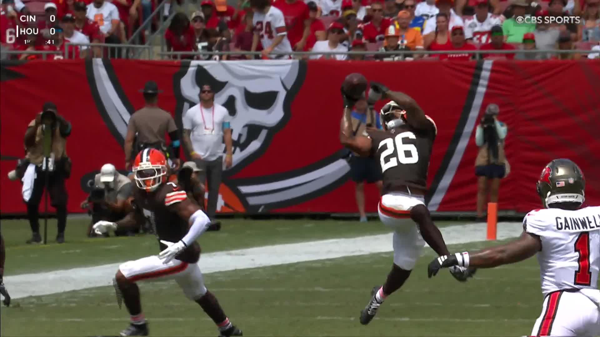 Deshaun Watson outplays Baker Mayfield, leading the Browns to a 23-19 win over the Buccaneers