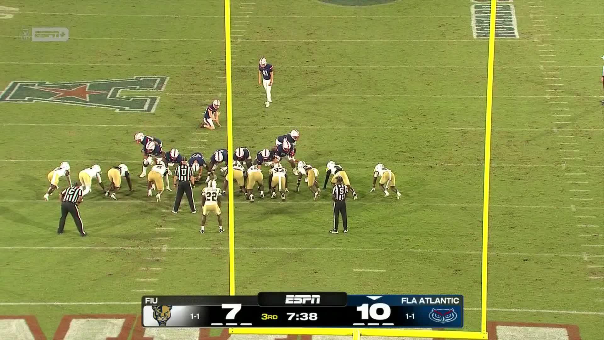 Collin Rogers kicks 30-yard field goal