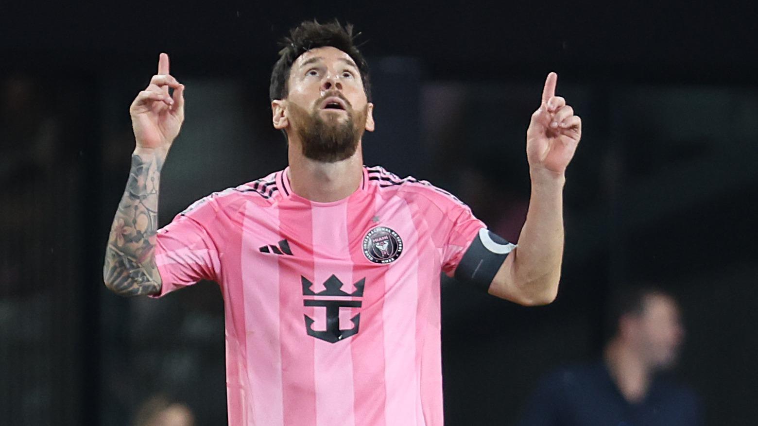 Lionel Messi curls in a free kick for Inter Miami