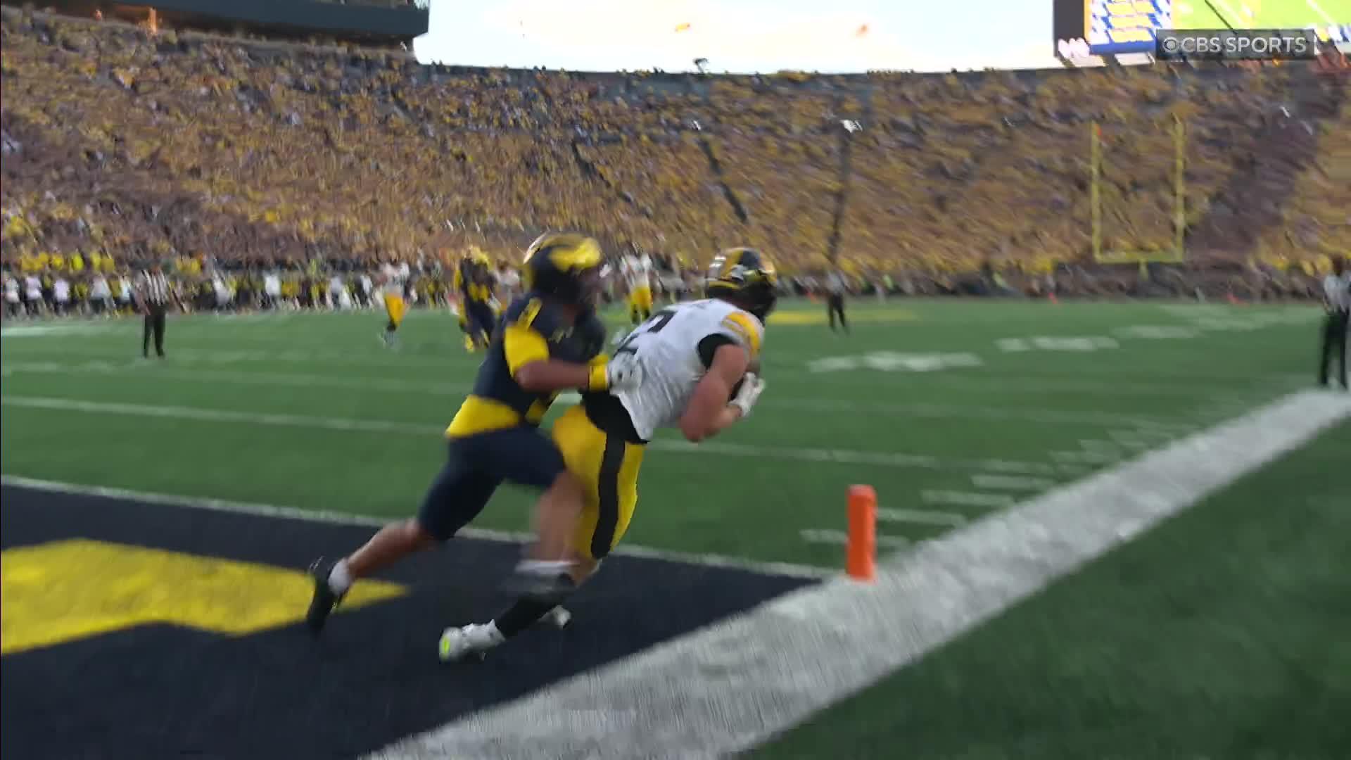 No. 17 Iowa beats No. 18 Michigan 20-19 last play on Brown 2nd touchdown pass to Vander Zee