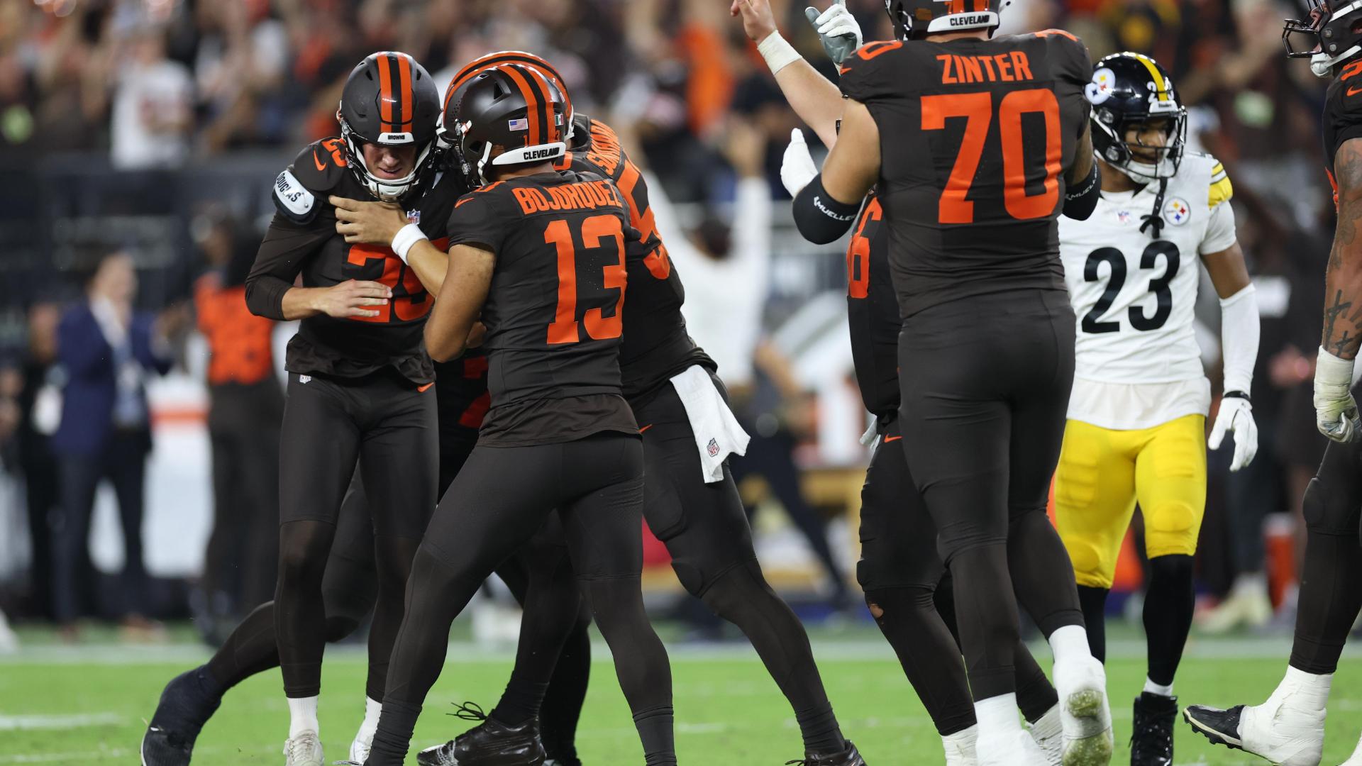 Browns fend off Steelers' late surge to prevail on TNF