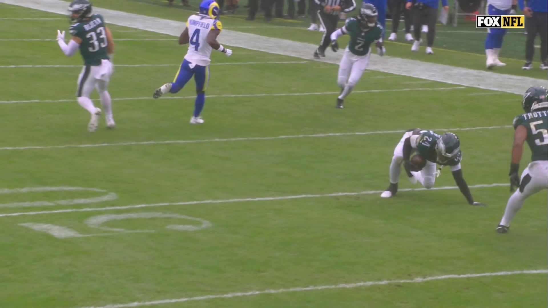 Rams rally behind Stafford, Williams from 10 points down in 4th quarter to beat Eagles 24-20
