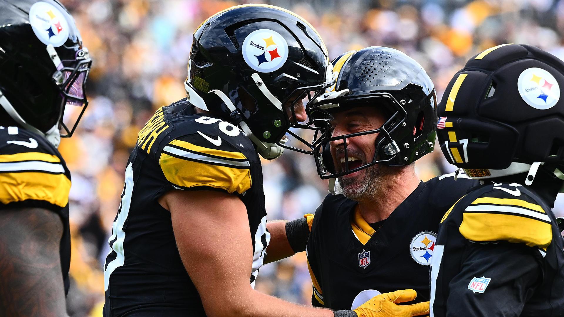 Rodgers shines as the Steelers down the Colts at home