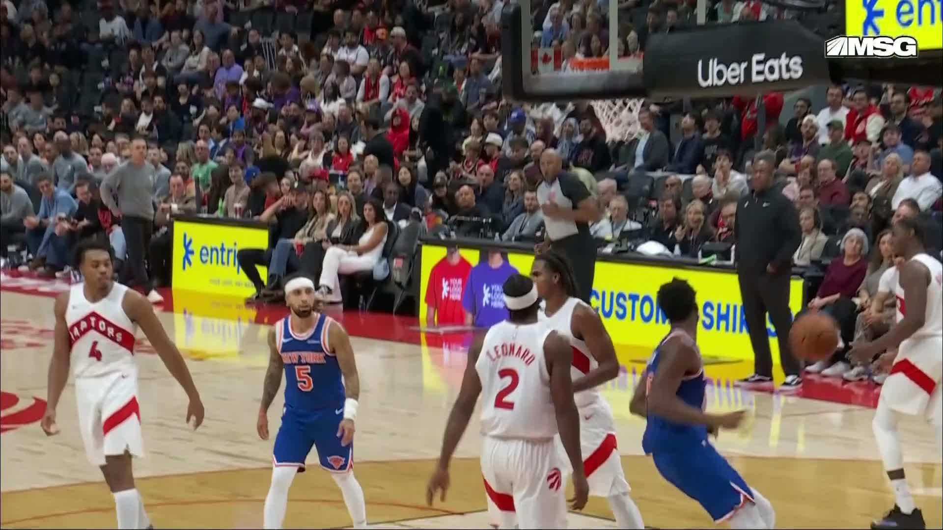 Live Raptor James Wiseman throws down powerful slam dunk vs. Toronto Raptors ...