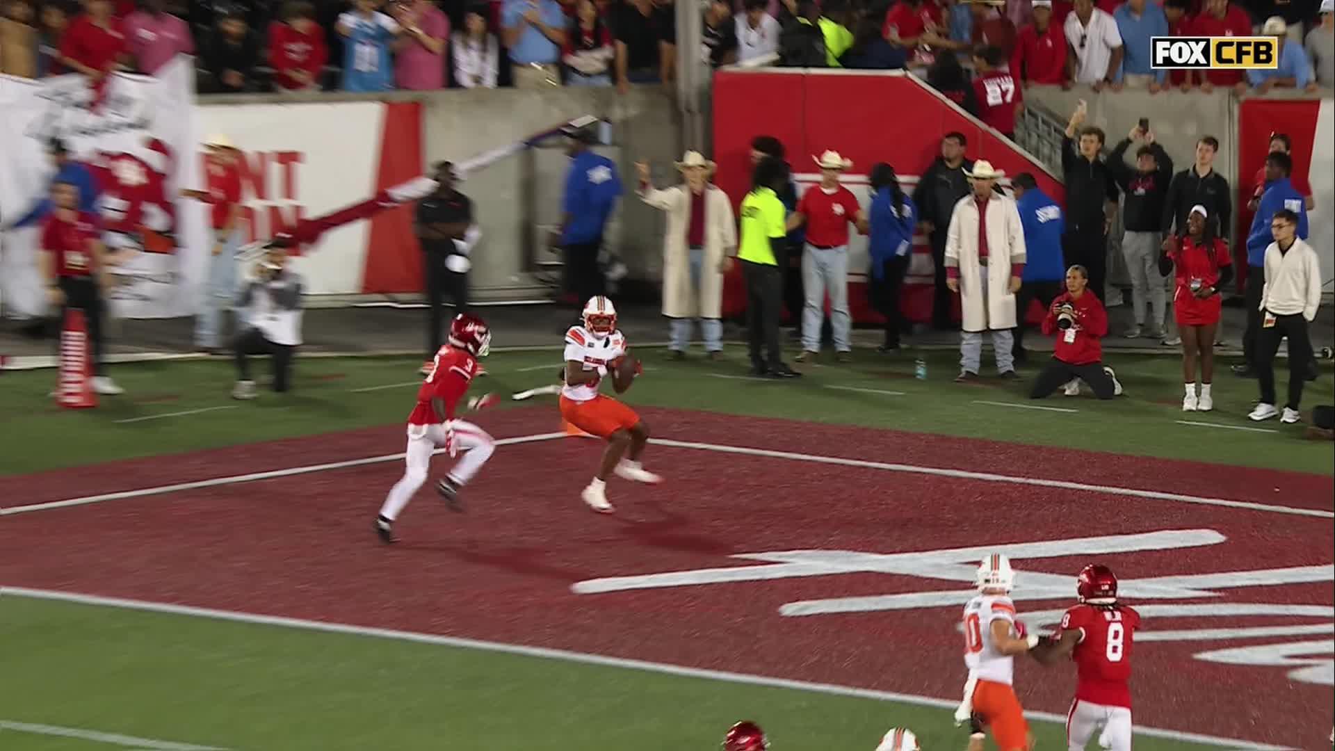 Weigman throws 5 TD passes to lead No. 20 Houston to a 35-32 win over No. 18 Oklahoma State