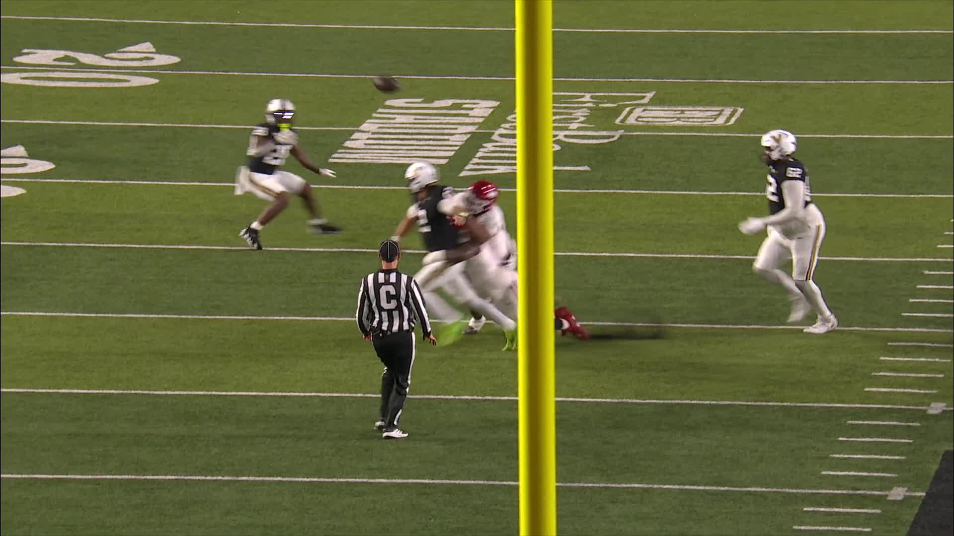 Arkansas snaps 14-game SEC skid with 31-21 road win over Vanderbilt