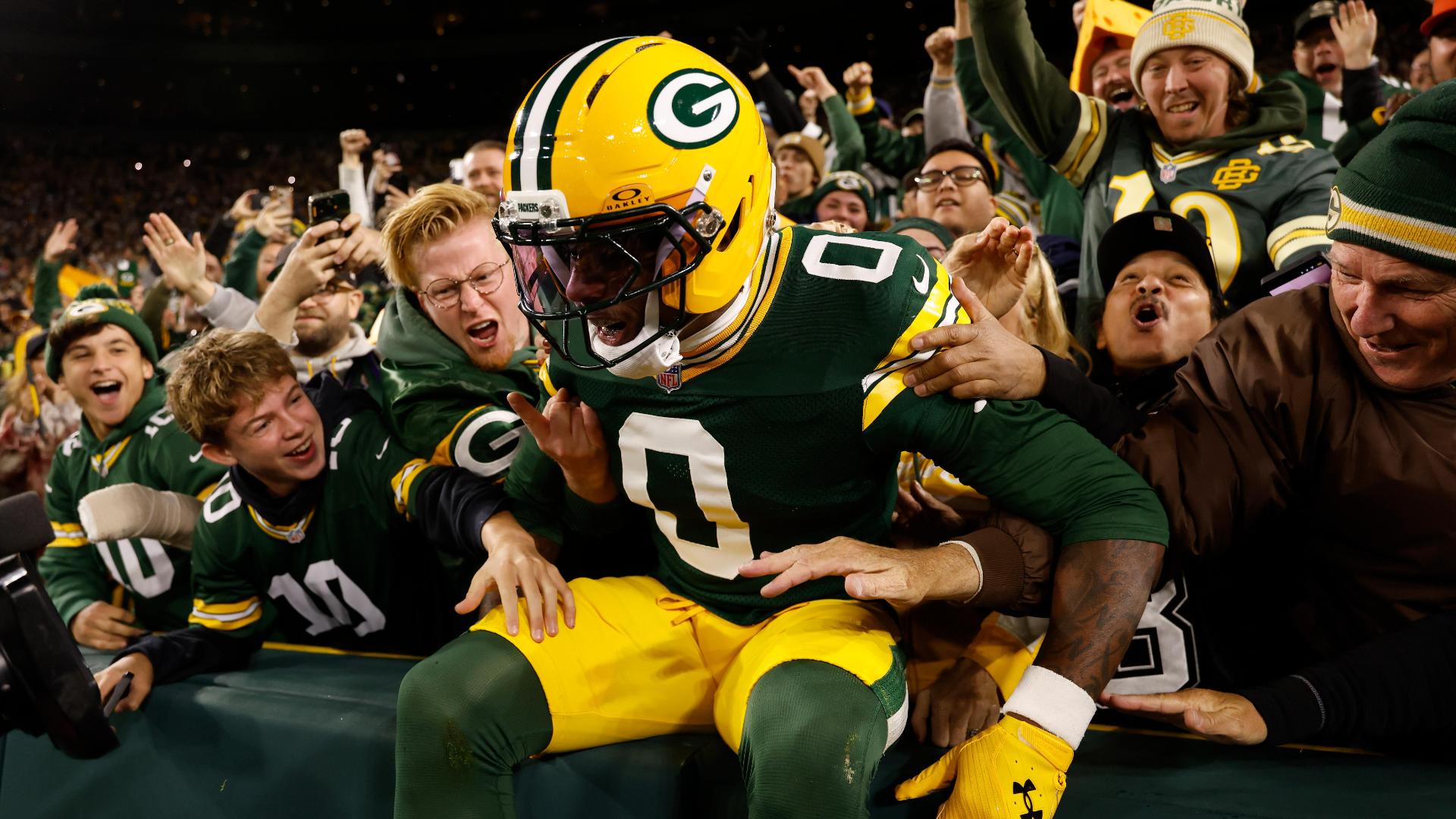 Packers dismantle Cowboys on SNF