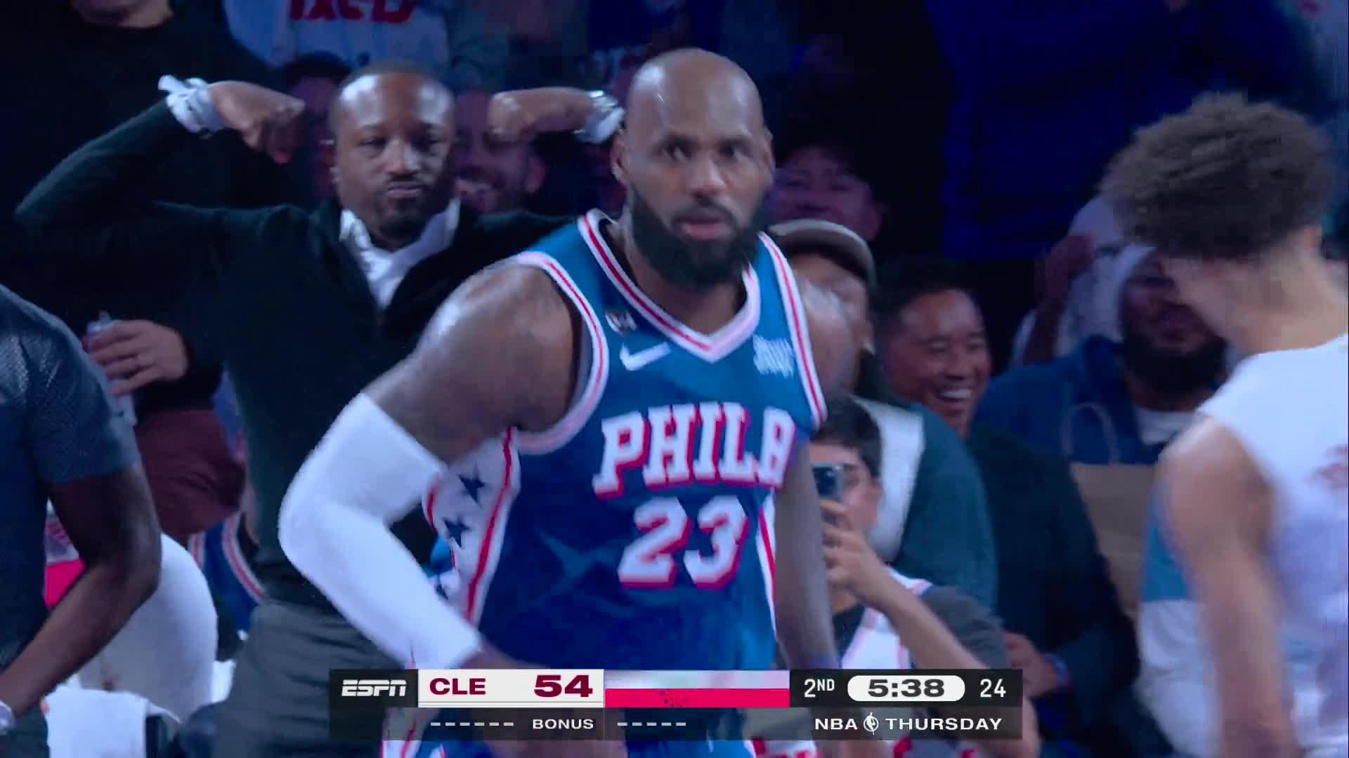 Stream Foot LeBron has the crowd on its feet with a slam fit for a king - Stream ...