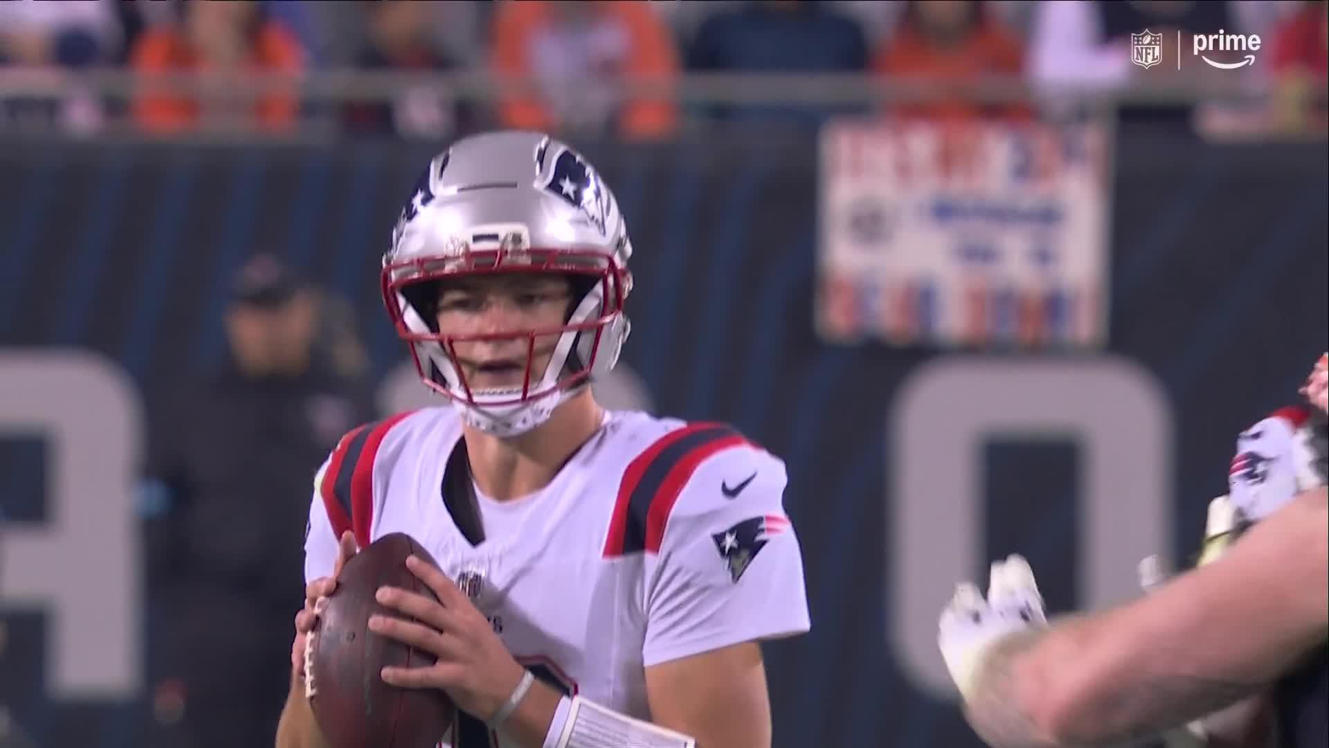 Caleb Williams throws 2 TD passes as the Bears beat Drake Maye and the Patriots 30-24