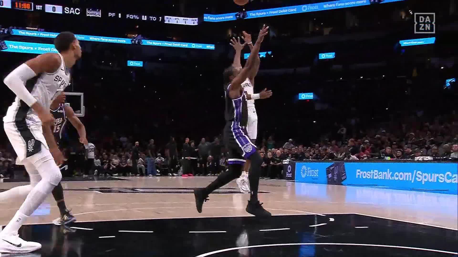 Wembanyama's 29 points and 10 rebounds fuels Spurs in 130-103 victory over Kings