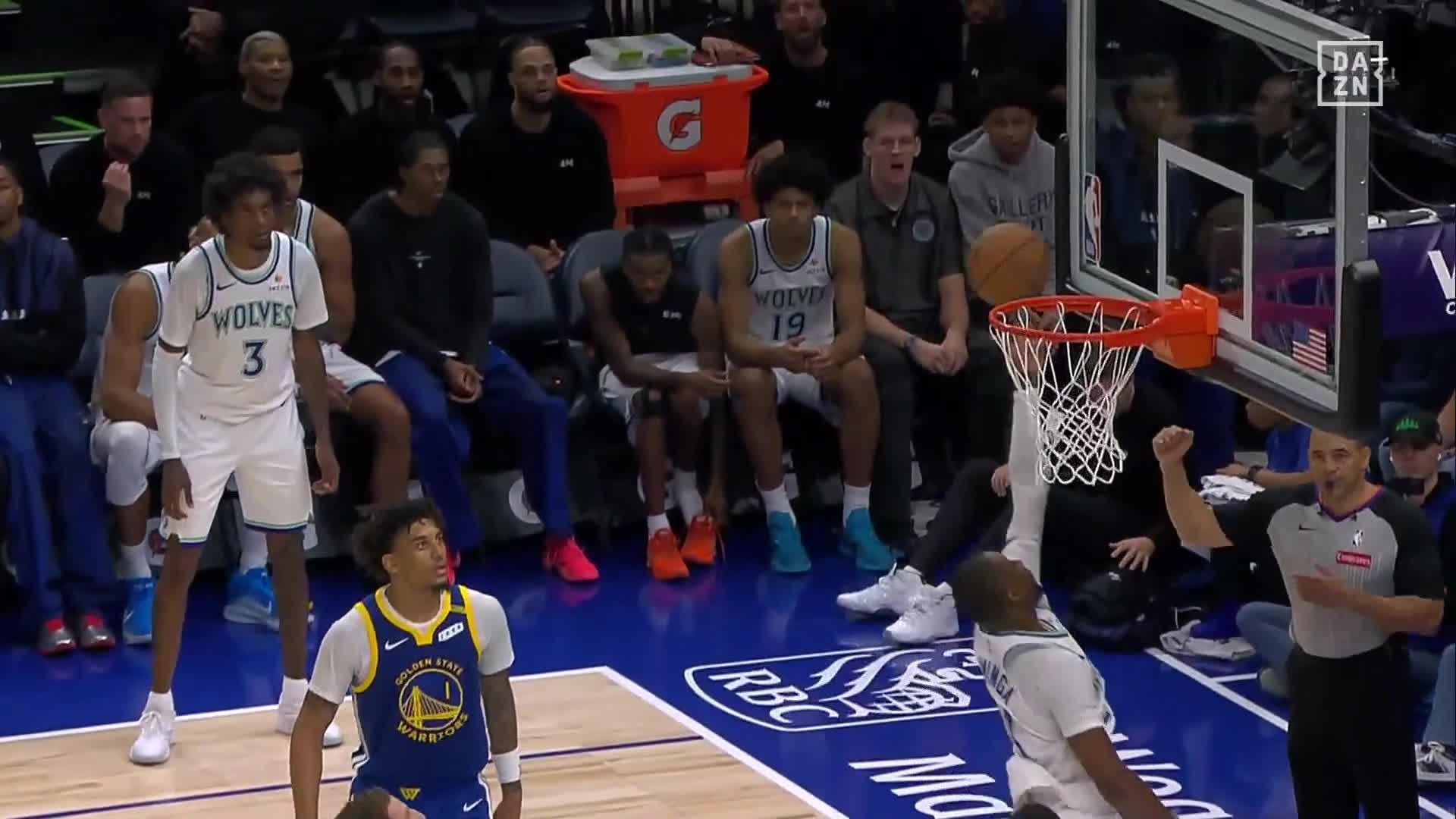 Curry scores 44 points as the Warriors hold on to beat the Timberwolves 119-114